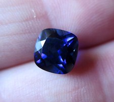 SOMPTUEUX SAPHIR VERNEUIL  BLEU  ROYAL  Taille COUSSIN 8x8mm..3,20cts..IF