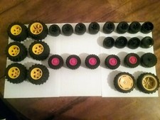  NE PAS MANQUER   LOT DE 13 ROUES + 13 GRATUITES  POUR JOUETS  ANCIENS