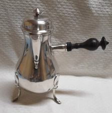 CHOCOLATIERE ANCIENNE  EN METAL ARGENTE MANCHE LATERAL