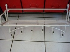 etagere ou porte-manteau mural