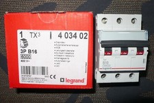 DISJONCTEUR TRIPHASE 16A