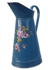 Ancien broc à eau en tôle