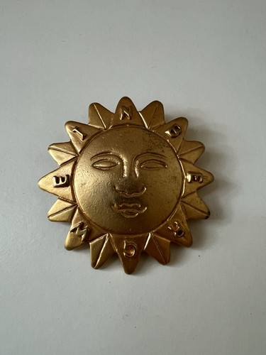 Broche métal doré soleil