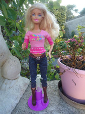 POUPEE MANNEQUIN  BARBIE MATTEL A SYSTEME  DE 1998 SUR SON SOCLE en tenue orgine