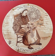 ASSIETTE EN PORCELAINE - VIEUX