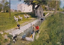 Carte postale 10x15cm postcard MAROEUIL chapelle et fontaine timbrée 1976