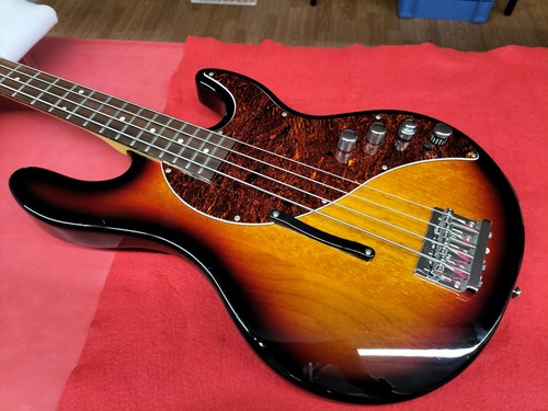 Guitare basse électrique