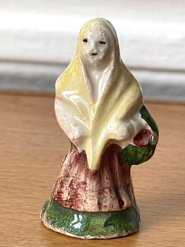 Fève ancienne femme très - fève,