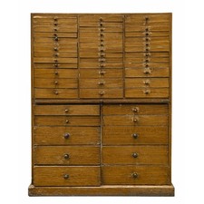 Meuble d'horloger boite de