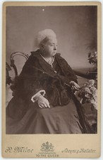 Cabinet circa 1880. La Reine