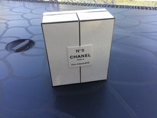 Coffret avec théâtre et miniature de parfum eau première N 5 Chanel