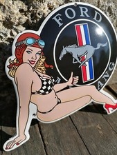 Plaque émaillée Automobile Pin Up Ford Mustang