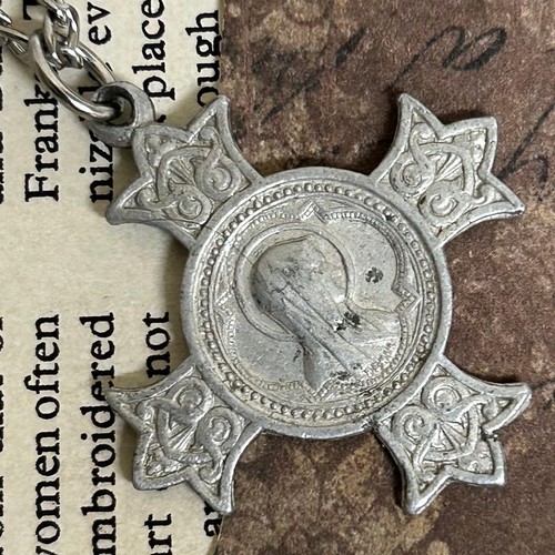 Collier religieux ancien