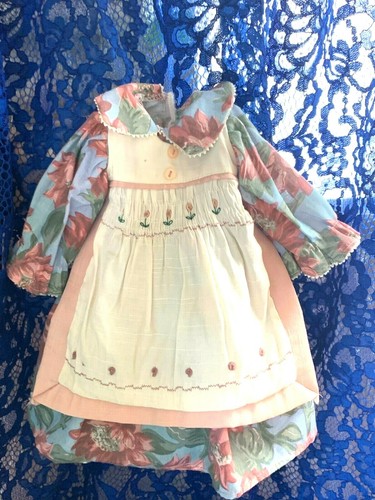 Ancienne robe pour - ,