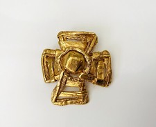 Broche oversize croix baroque