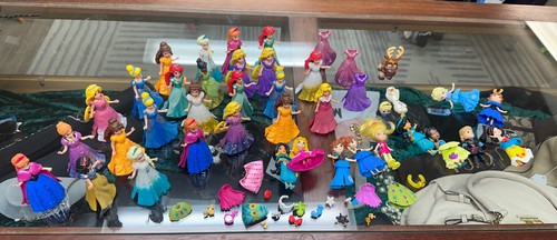Huge lot dolls pcs - 38,