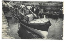 50  LE PORT DE GOURY  CANOT DE SAUVETAGE  XX CARTE ABIMEE XX