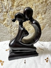 Sculpture Couple Embrassant En Résine Avec Reflets 950 Gr