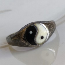 Ancienne bague en argent massif  yin yang Taille 63 pierre précieuse noir blanc