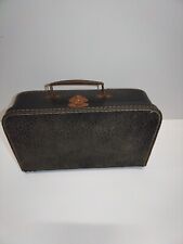 Ancienne petite valise rigide noire déco