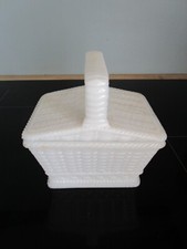 Bonbonnière blanche  en forme