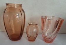 Grand vase ancien (à gauche)