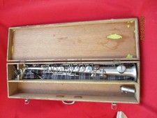 Saxophone soprano estampillé