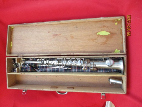 Saxophone soprano estampillé