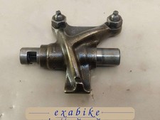 culbuteur d'admission pour