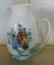  Pichet en verre , motifs