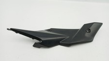 Demi flanc de selle droit SUZUKI 750 GSR 2011 à 2016