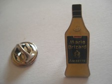 PINS BOUTEILLE MARIE BRIZARD ANISETTE ALCOOL