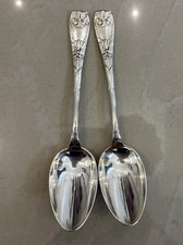 Deux Cuillères À Dessert