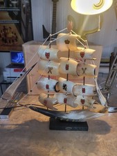 ANTIQUITE / BATEAU EN CORNE : VINTAGE 1980 SUR SOCLE EN MARBRE
