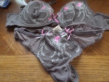 Ensemble soutien gorge rembouré 85 B et string 38