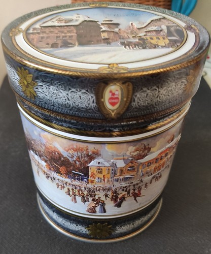Boîte ancienne gâteaux - à,