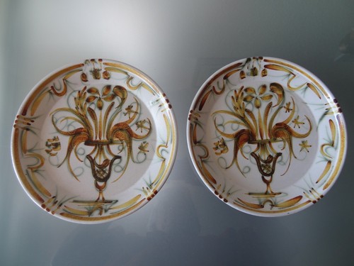 Deux anciennes assiettes - deux,