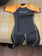 combinaison néoprène enfant une de 10ans et une de 12ans shorti