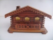 Boîte à cigarettes vintage en bois en forme de châlet 20,3 cm X 14 cm X 12 cm