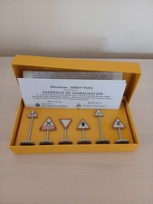 DINKY TOYS  Atlas,  6 Panneaux De Signalisation  Route , ref 41 , État Neuf 