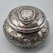 Boîte bonbonnière en argent