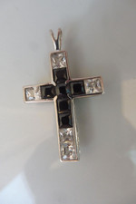 Très Beau Pendentif, Croix