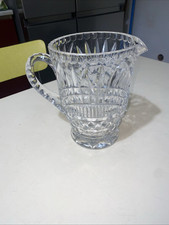 belle carafe ou broc à eau ou