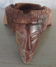 Cendrier ethnique en bois sculpté Tripode Pieds en forme de tête Origine Afrique