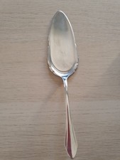 PELLE A TARTE EN METAL ARGENTEE