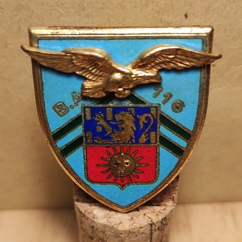 Insigne métallique - métallique, et