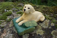 NA0779   FIGURINE STATUETTE CHIEN  LABRADOR  ANIMAL CANIN  SPA BOTTES PROMOTION 