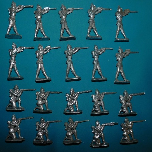 Anciens petits soldats - anciens,