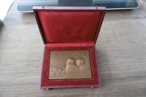 Ancienne plaque bronze signé