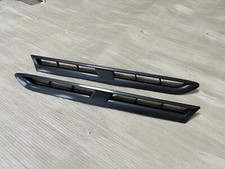 Paire de conduits d'aile avant